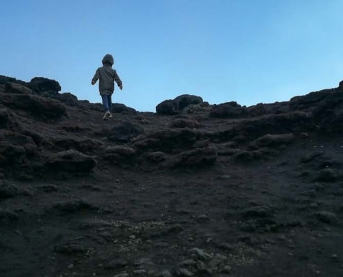 Sizilien mit Kindern: Kind auf Ätna