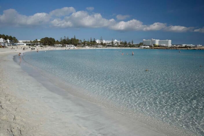 Zypern mit Kindern - langer weißer Sandstrand